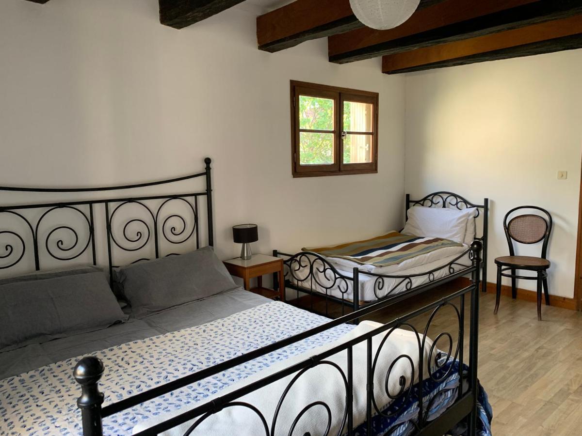Spacious Apartment In A Charming, Tranquil Village Saint-Vincent-Rive-d'Olt Luaran gambar