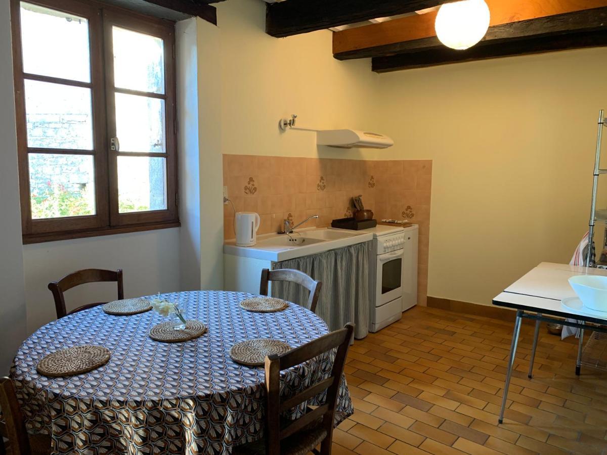 Spacious Apartment In A Charming, Tranquil Village Saint-Vincent-Rive-d'Olt Luaran gambar
